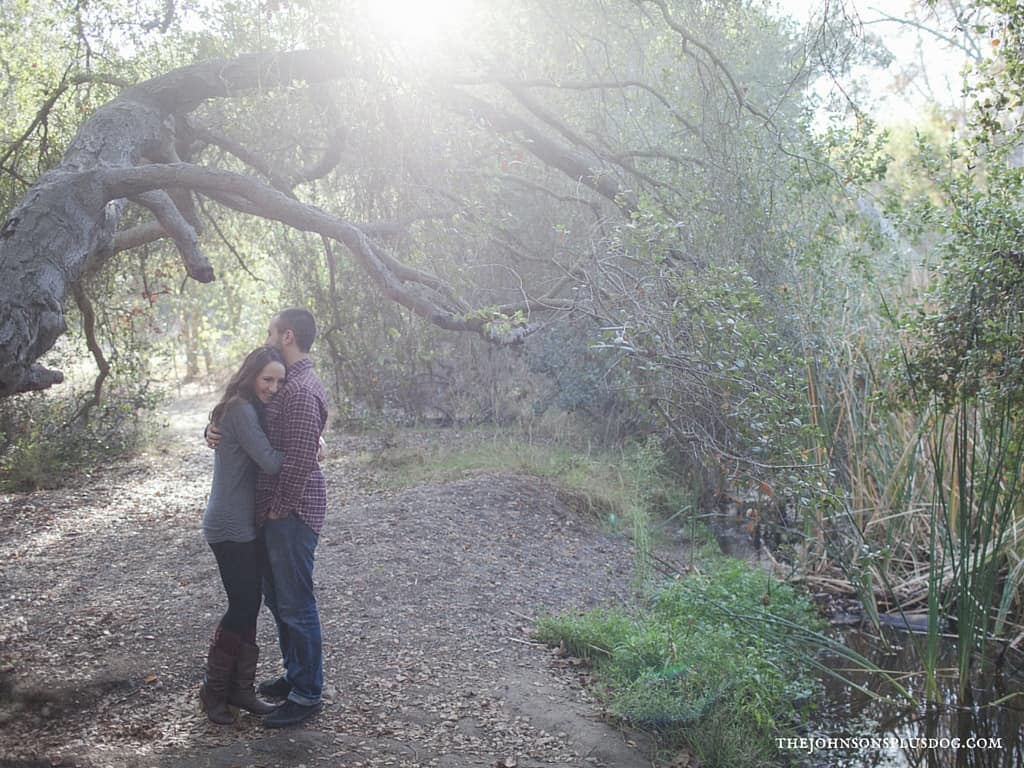 What To Wear For Engagement Pictures - Flannel is great option for scenic nature locations