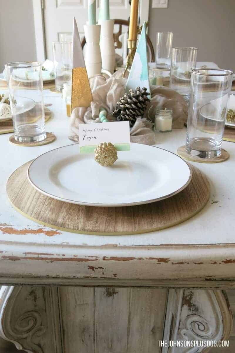 Mint & Gold Modern Christmas Tablescape | Modern Christmas | Modern Farmhouse | Farmhouse Christmas | Mint and Gold | Rustic Modern Christmas | Christmas Table Ideas | Mid Century Christmas | Table inspiration for Modern Christmas