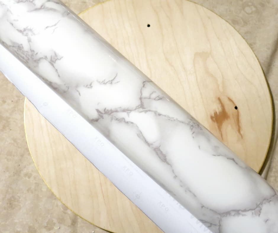 Marble Contact Paper Clock | DIY Clock with Contact Paper | Crafts with Contact Paper | How to make a clock | Clock making | Clockmaking with contact paper | Put contact paper on a wood round to make clock | Make your own clock | Clock for office | Clock for modern office | Marble and gold clock | Clock for modern glam office 