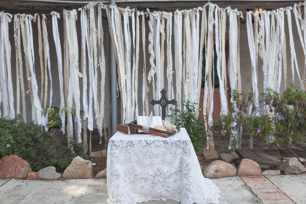 Vintage lace wedding ceremony decor | the johnsons plus dog