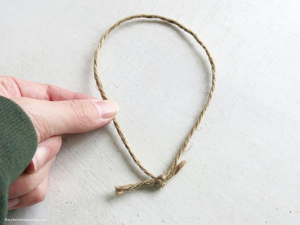 A loop of jute twine, tied on a knot.