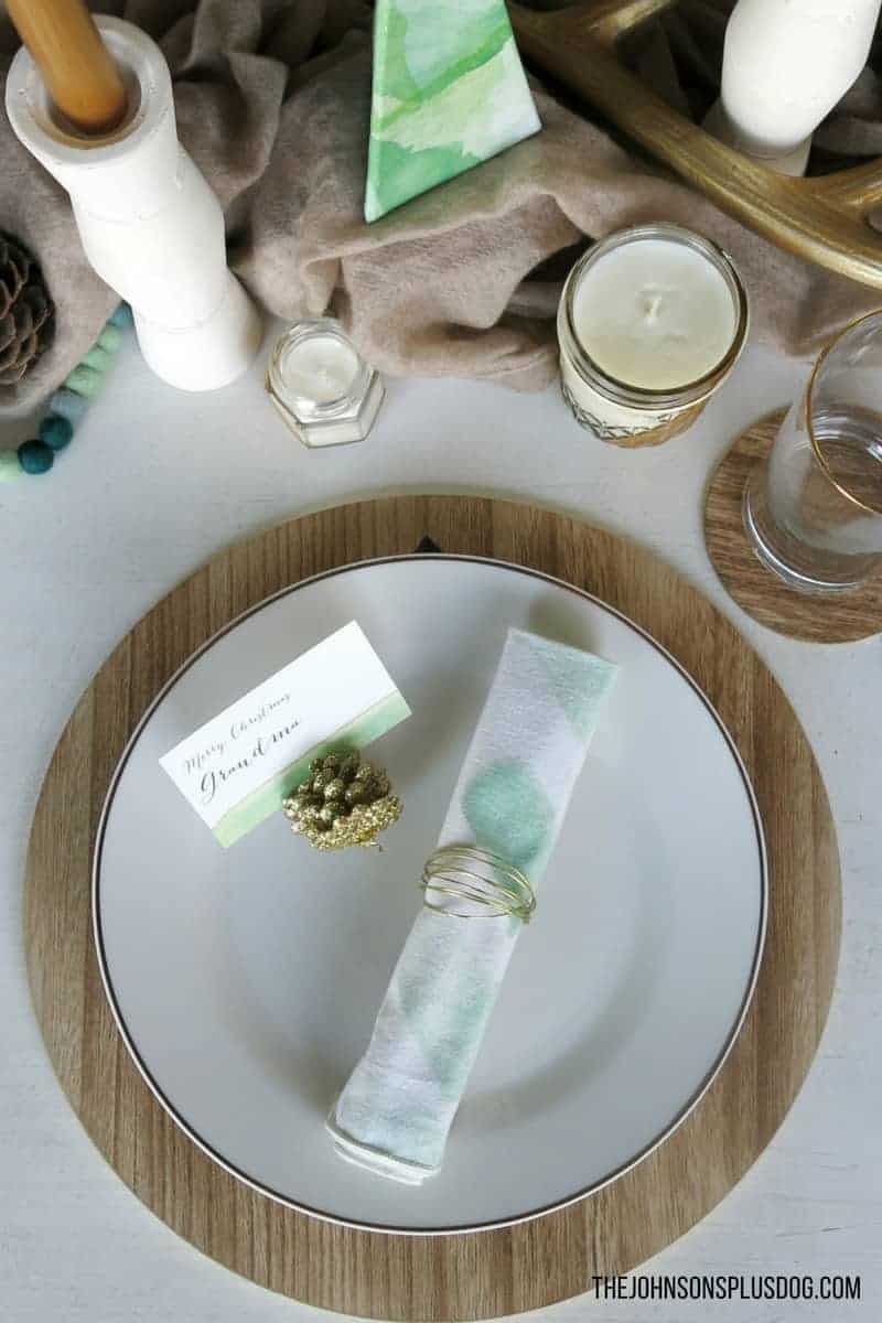 Mint & Gold Modern Christmas Tablescape | Modern Christmas | Modern Farmhouse | Farmhouse Christmas | Mint and Gold | Rustic Modern Christmas | Christmas Table Ideas | Mid Century Christmas | Table inspiration for Modern Christmas