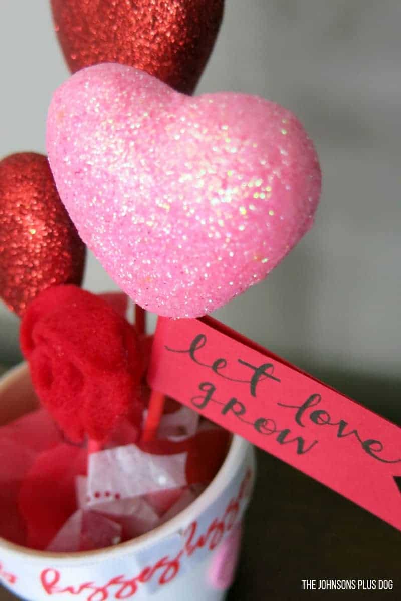 This adorable Valentine's day flower pot is a sweet gift for Valentine's day and a fun craft.