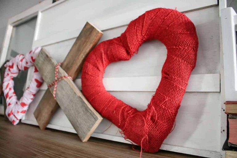 XOXO Decor: Easy DIY Valentine’s Day Wood Home Decor Idea