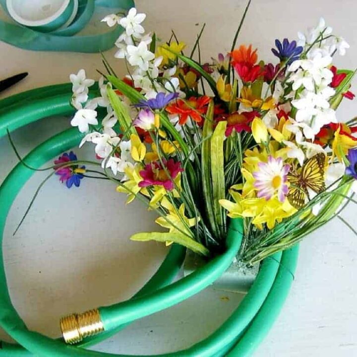 How to Make A Garden Hose Wreath