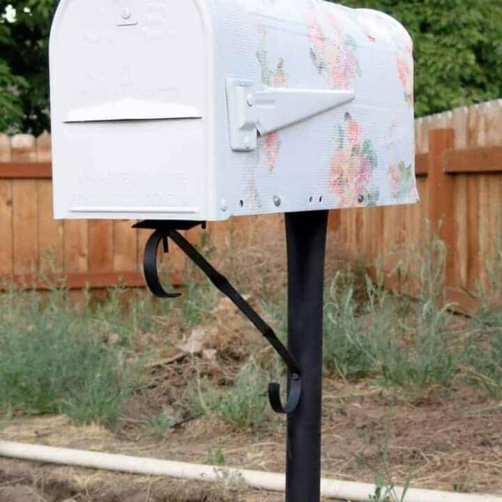 How to Make Garden Tool Storage from Old Mailbox