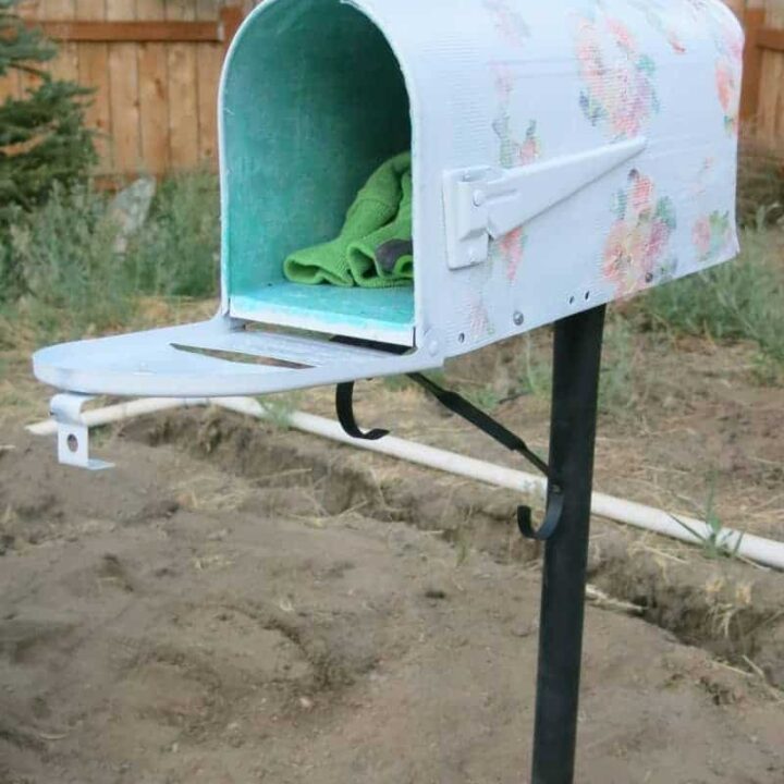 How to Make Garden Tool Storage from Old Mailbox