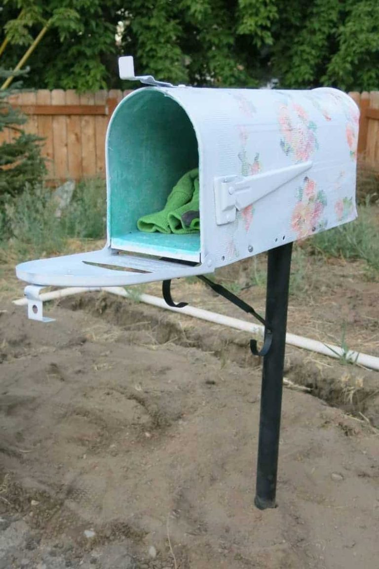 What To Do With An Old Mailbox – DIY Garden Tool Storage