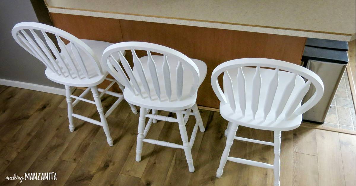 How to chalk paint bar stools! Learn how to give these plain bar stools a farmhouse style makeover with General Finishes chalk paint.