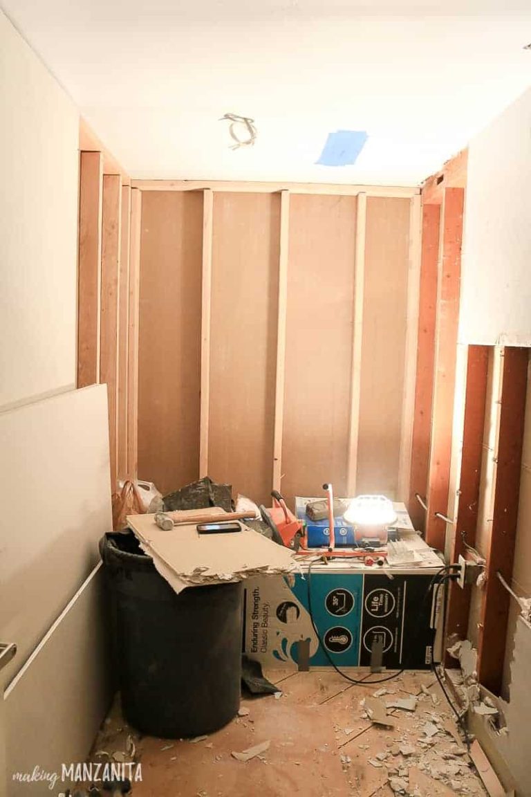 Modern Farmhouse Bathroom Renovation Pictures (Before)