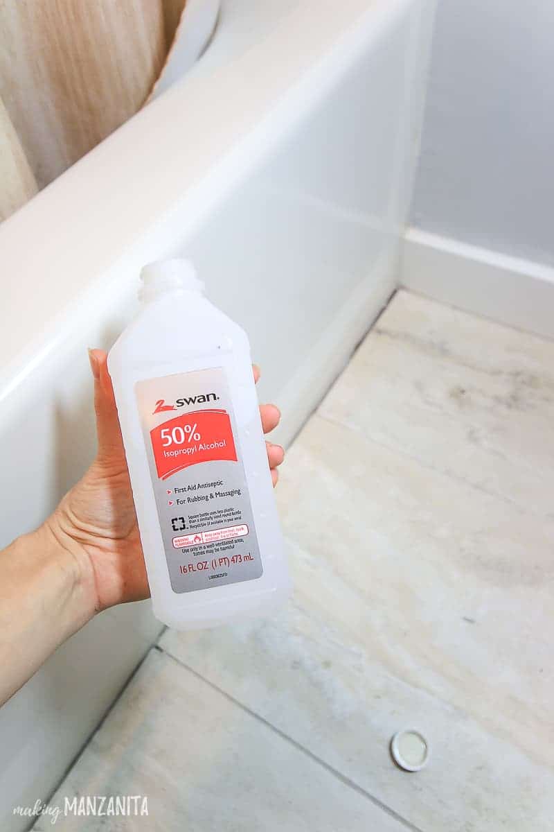 Rubbing alcohol helps clear dirt and grime before recaulking a bathtub