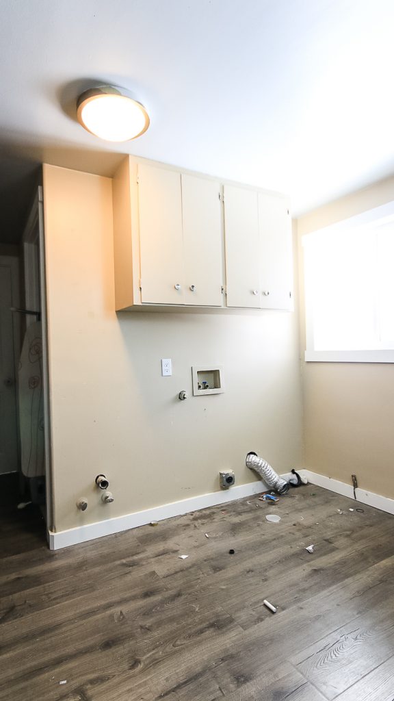 Image of the laundry room before renovation