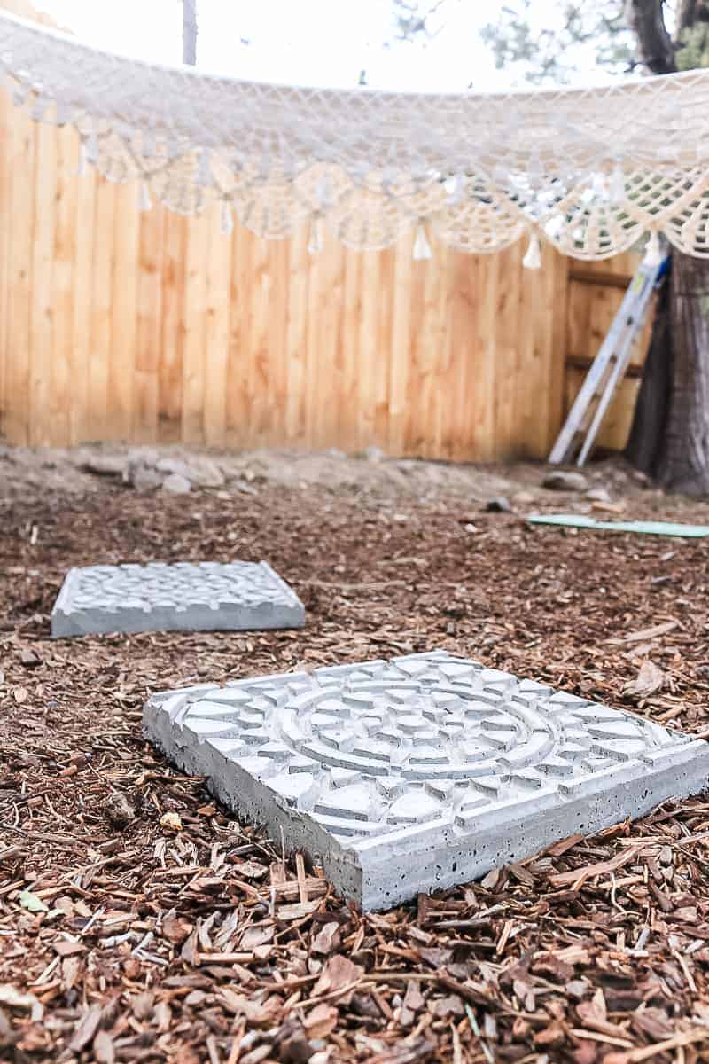 These concrete garden stepping stones add a great boho look to your backyard garden scene