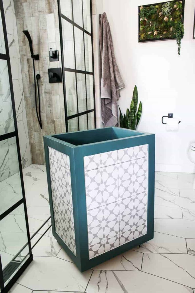 Our DIY laundry hamper is perfect for the bathroom, with a matching tile inlay and castor wheels for easy movement