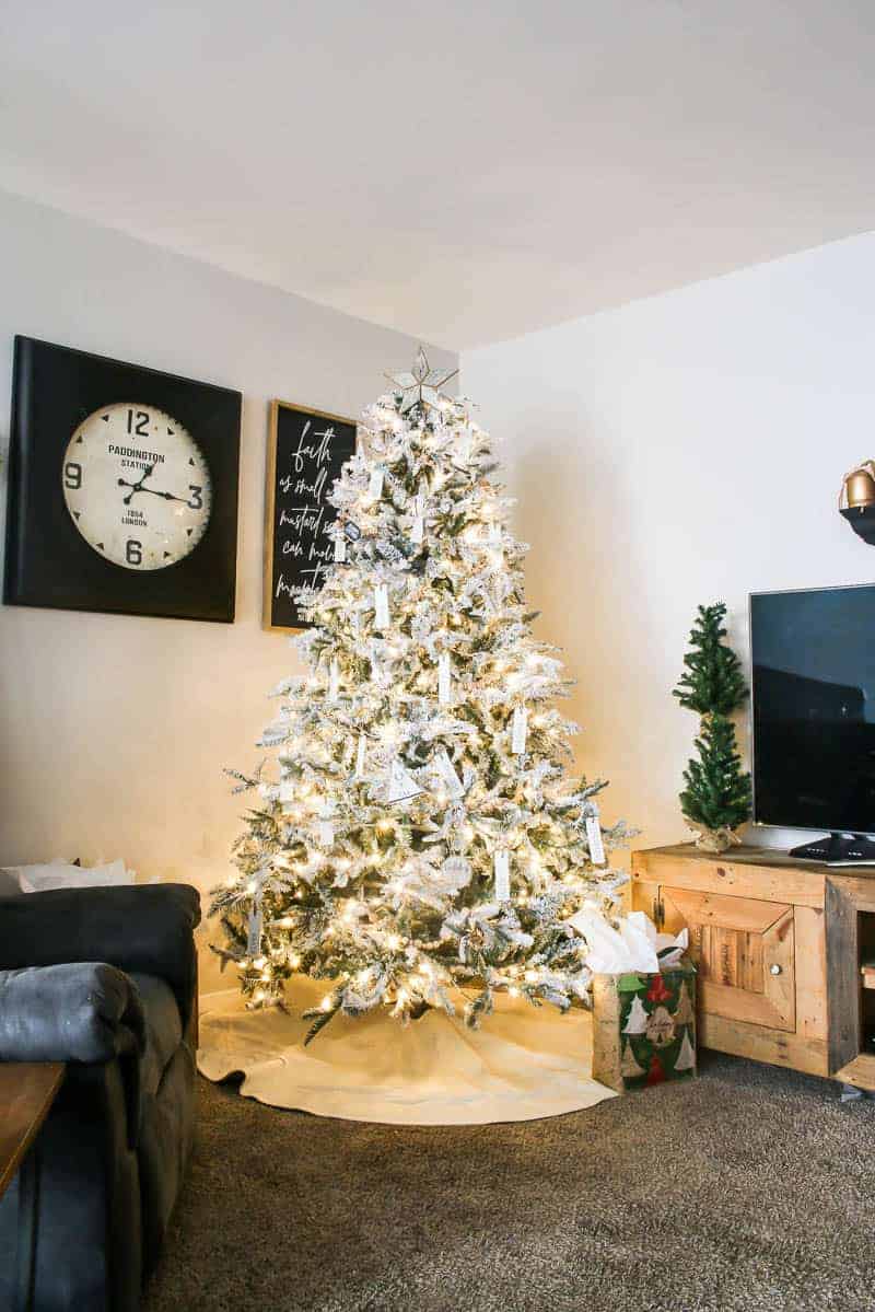 Farmhouse Christmas Tree & Living Room Christmas Decor Farmhouse Christmas Tree & Living Room Christmas Decor