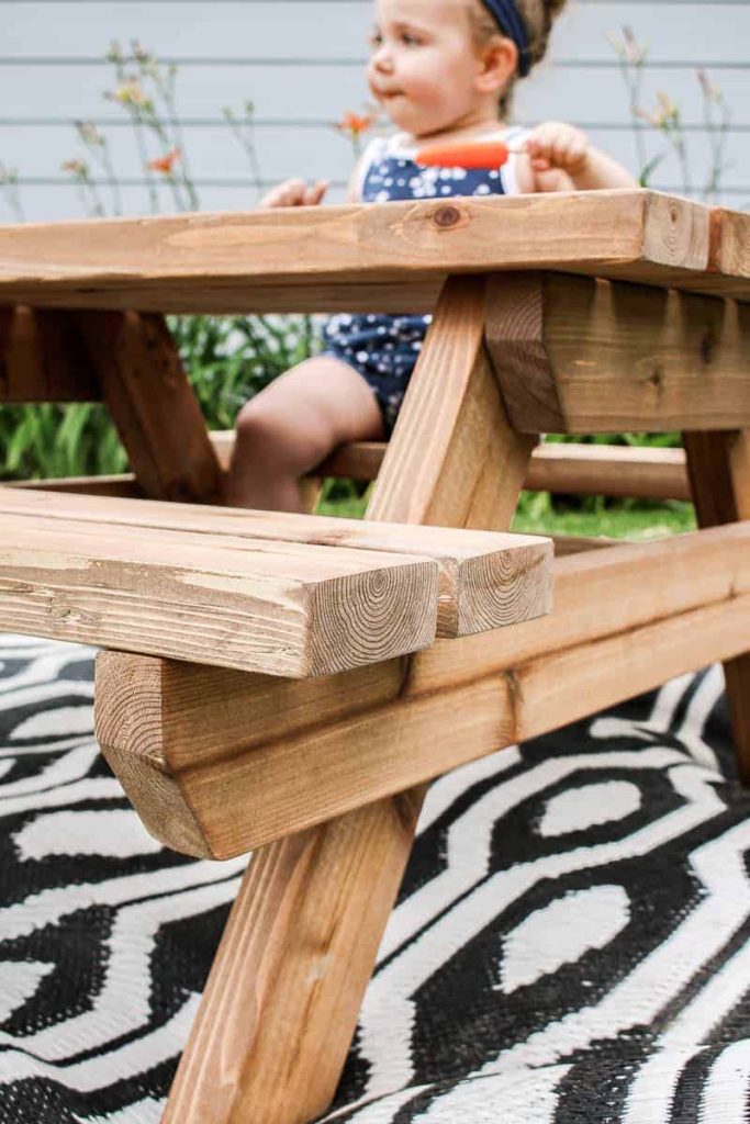 Let your kids enjoy some summer popsicles outside at this toddler sized picnic table