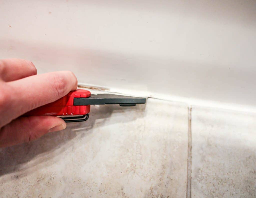 The best tricks: How to remove caulk