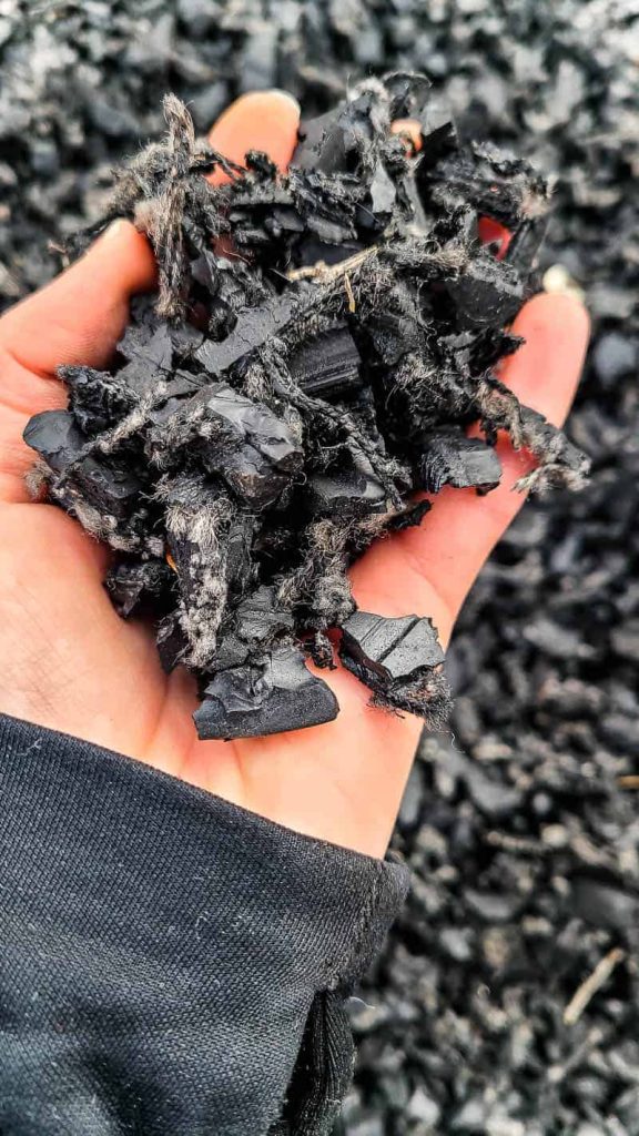 hand full of black rubber mulch