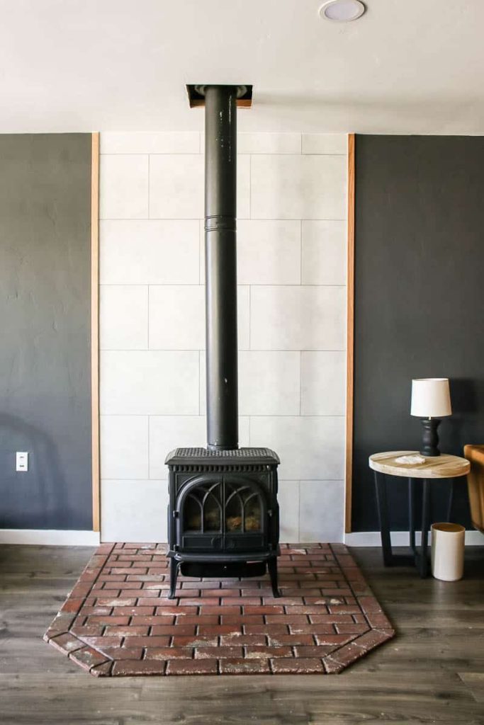 This easy DIY fireplace makeover came together in just a few hours and with no power tools! 