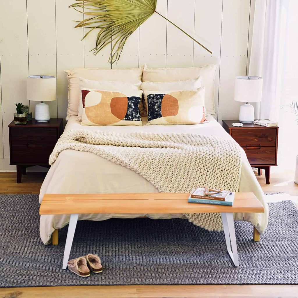 Try incorporating light and neutral bedding to bring the light and airy element of the modern boho style. Think tan or white fluffy bedding with cozy throws for extra texture. 