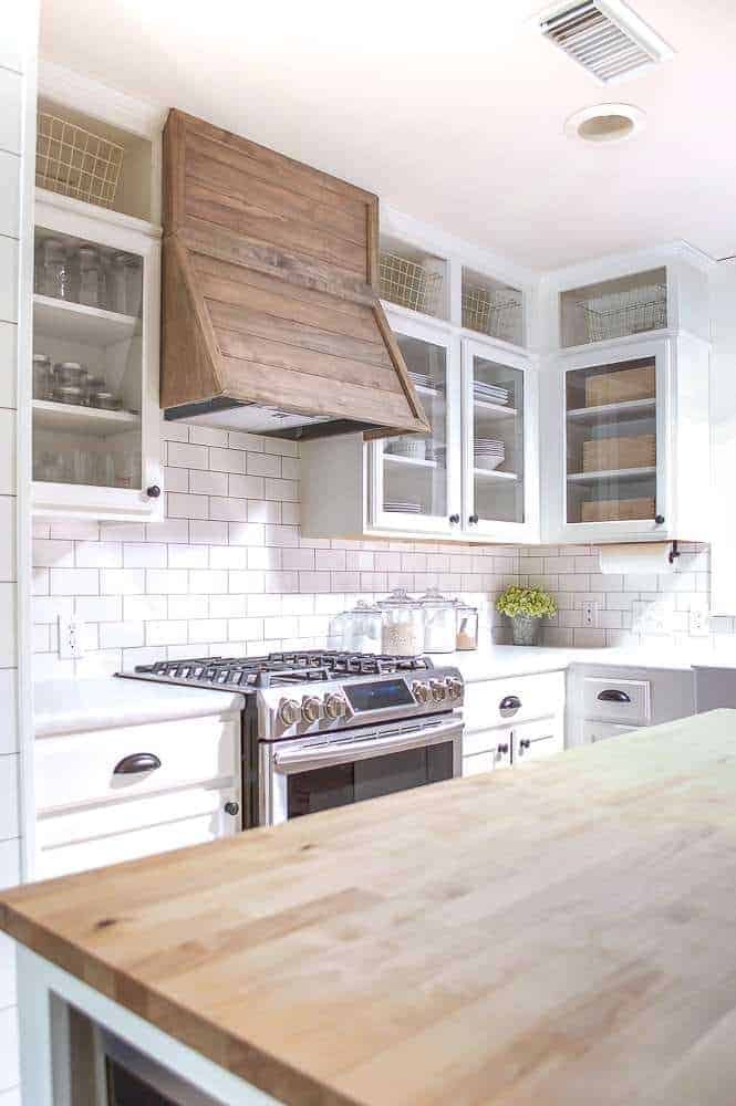 18 Gorgeous White Kitchens with Black Hardware - Making Manzanita