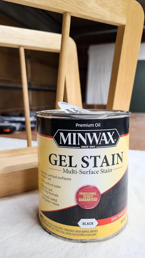 container of minwax gel stain in black.