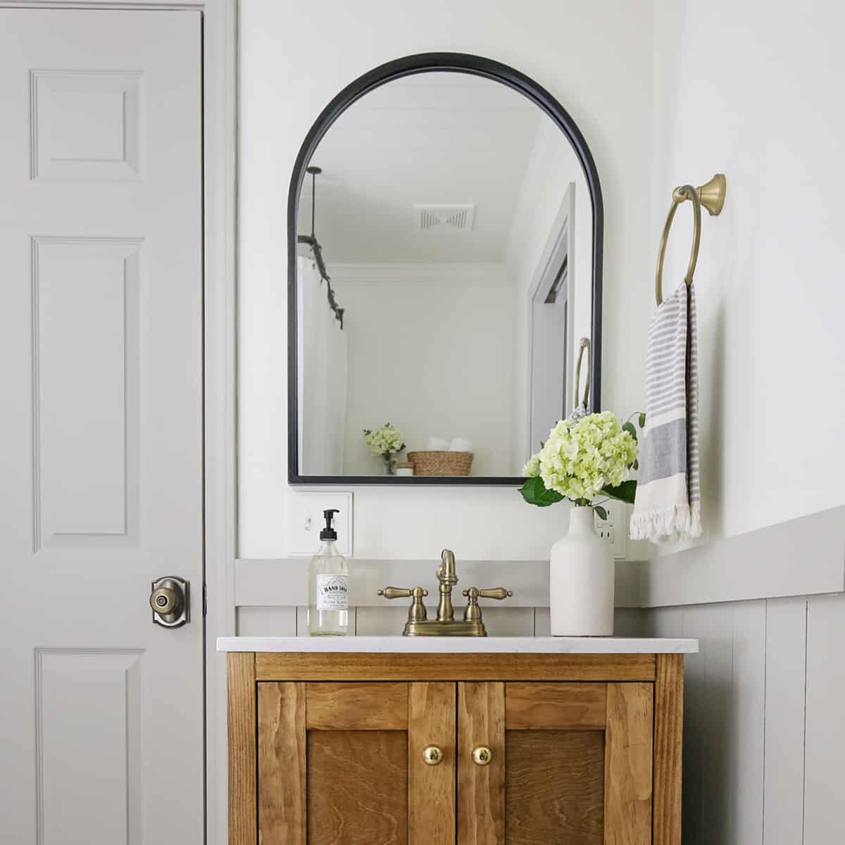 The Best (And Worst) Paint Colors To Use For Small Bathrooms