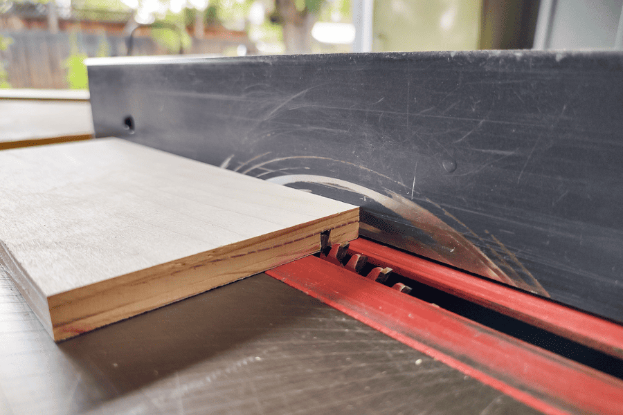 Cutting dado on wood with table saw