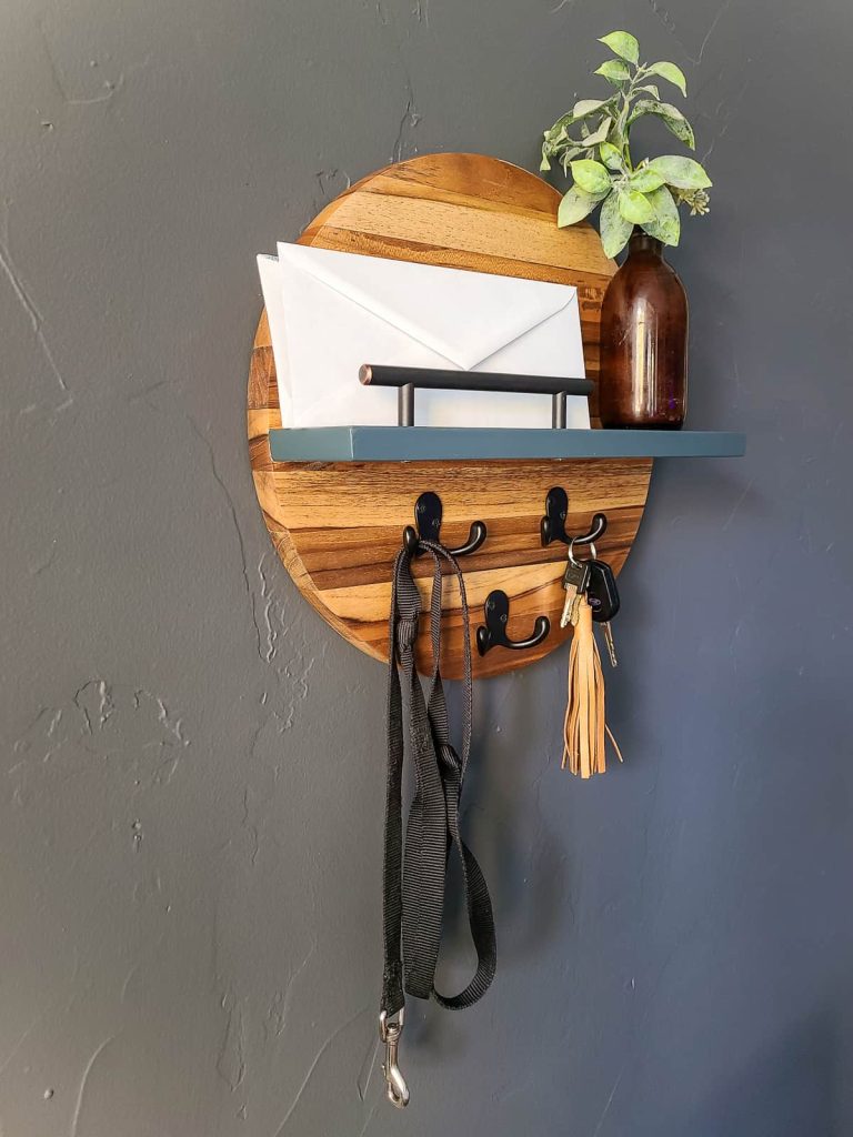 Looking for a nice decorative piece for your living room to hold mail and keys this kreg project with free plans is perfect for you 