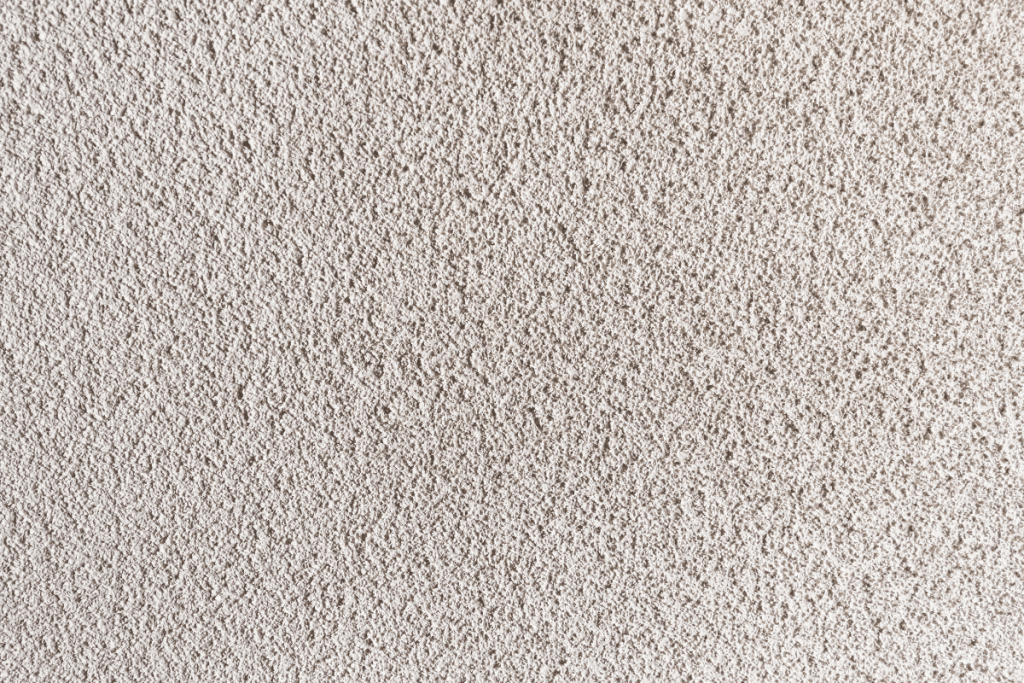 Why is is called a popcorn ceiling?Well, have ever seen a popcorn ceiling looks like? It literally looks like someone took handfuls of popcorn and threw them at the ceiling and then painted it white! 