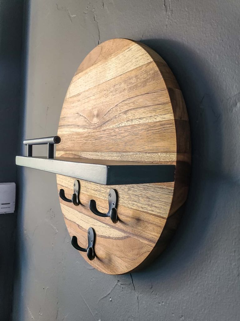 Looking for wall decor to hold items then look no further than this tutorial using kreg jigs and pocket holes