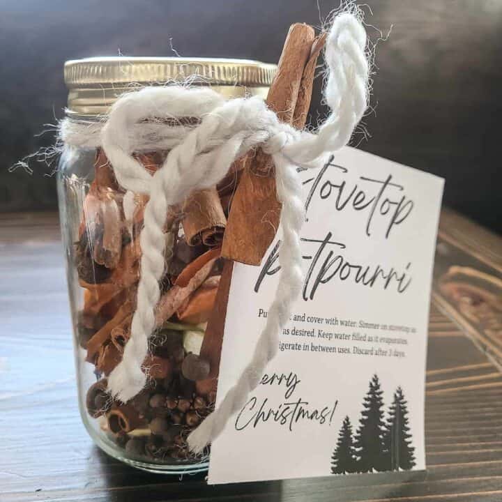 Mason Jar Potpourri Holiday Gift Idea 