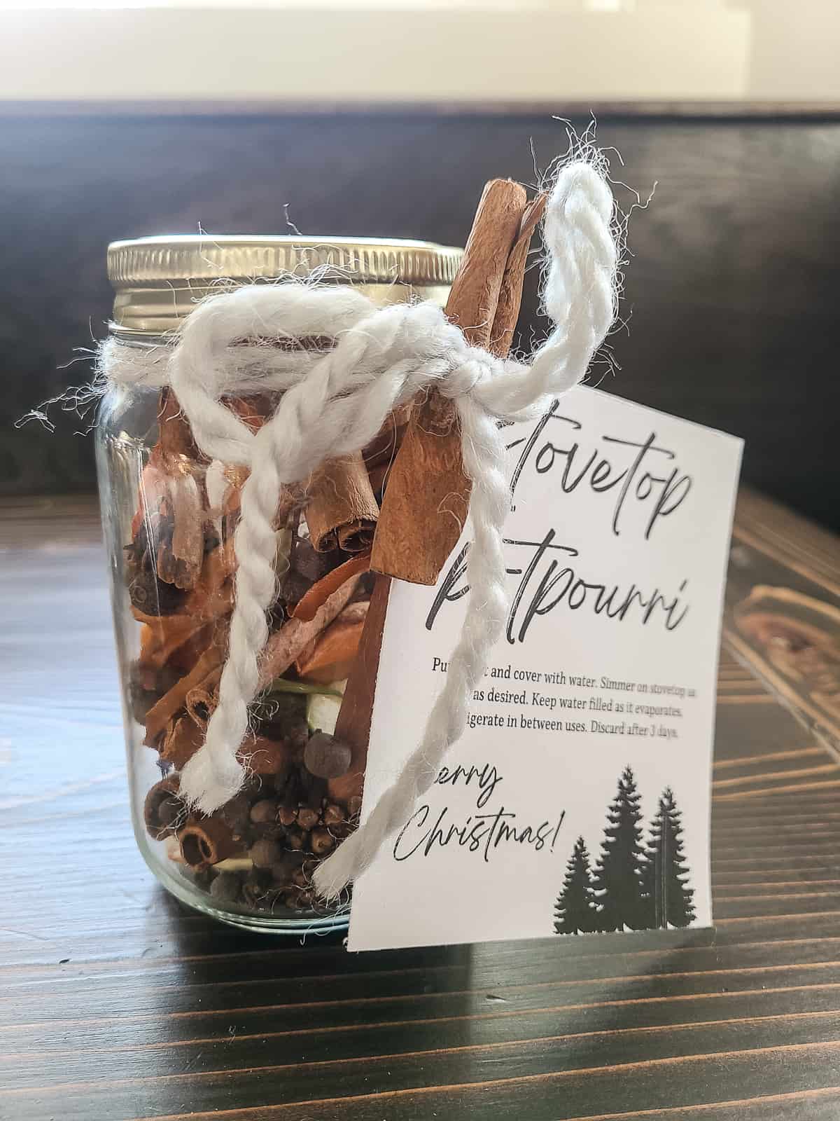 How To Make DIY Stovetop Potpourri Gifts