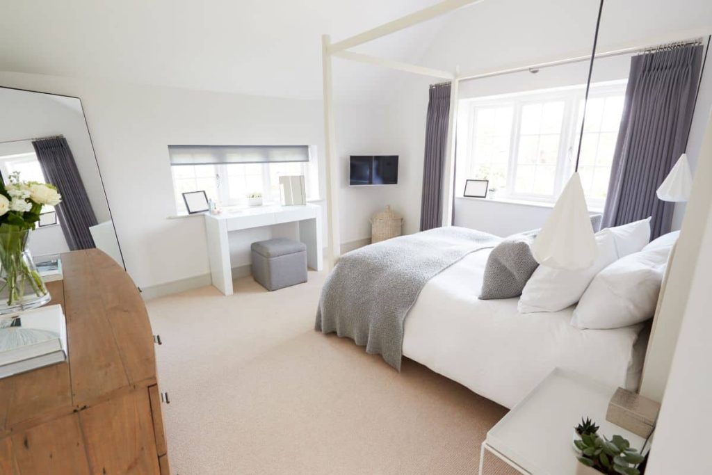 Minimize the visual clutter and not having a lot of extra decorations in your bedroom is great if it is small