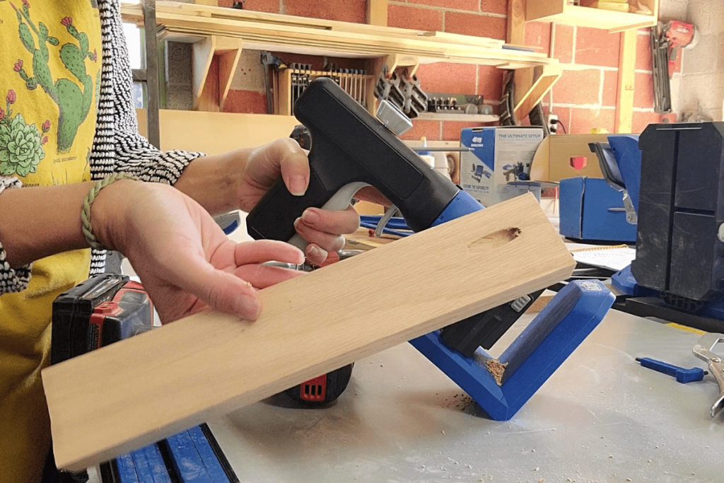 This is a very easy to use pocket hole jig that is great for beginners