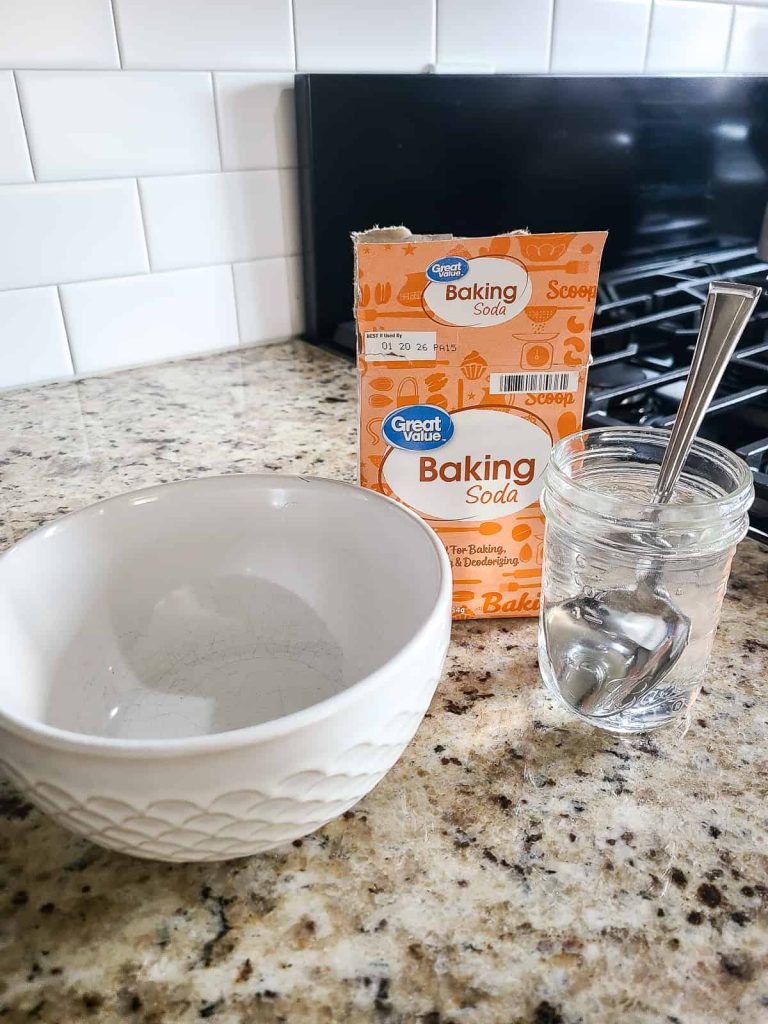 How to Make a Baking Soda Paste for Cleaning