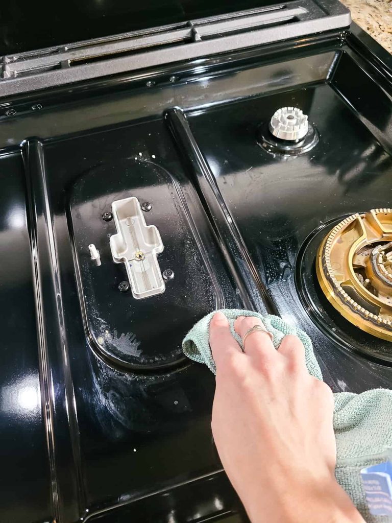 How to clean a store gas oven