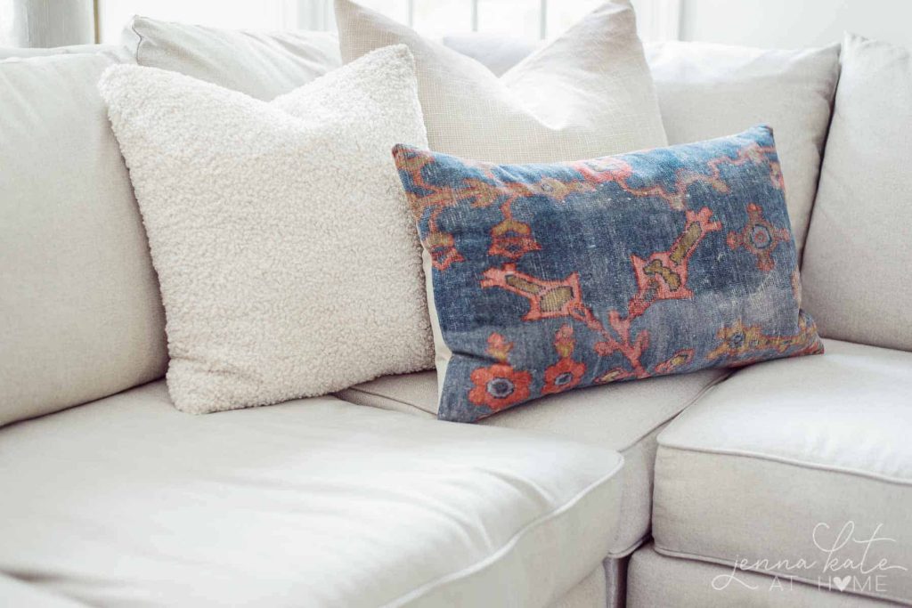 How to Mix and Match Throw Pillows