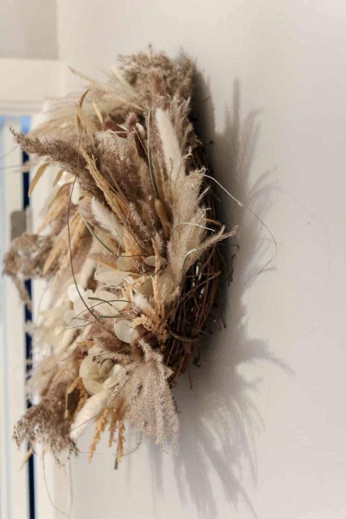 A side view photo of a Mixed Pampas Grass Wreath.