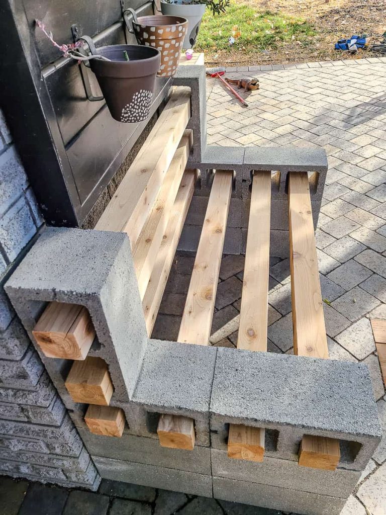 How to make an easy DIY cinder block bench