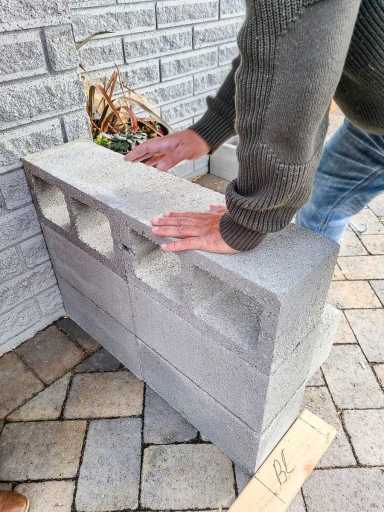 How to stack cinder blocks for bench