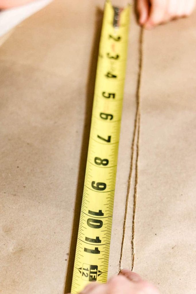 A picture of a tape measure with twine.