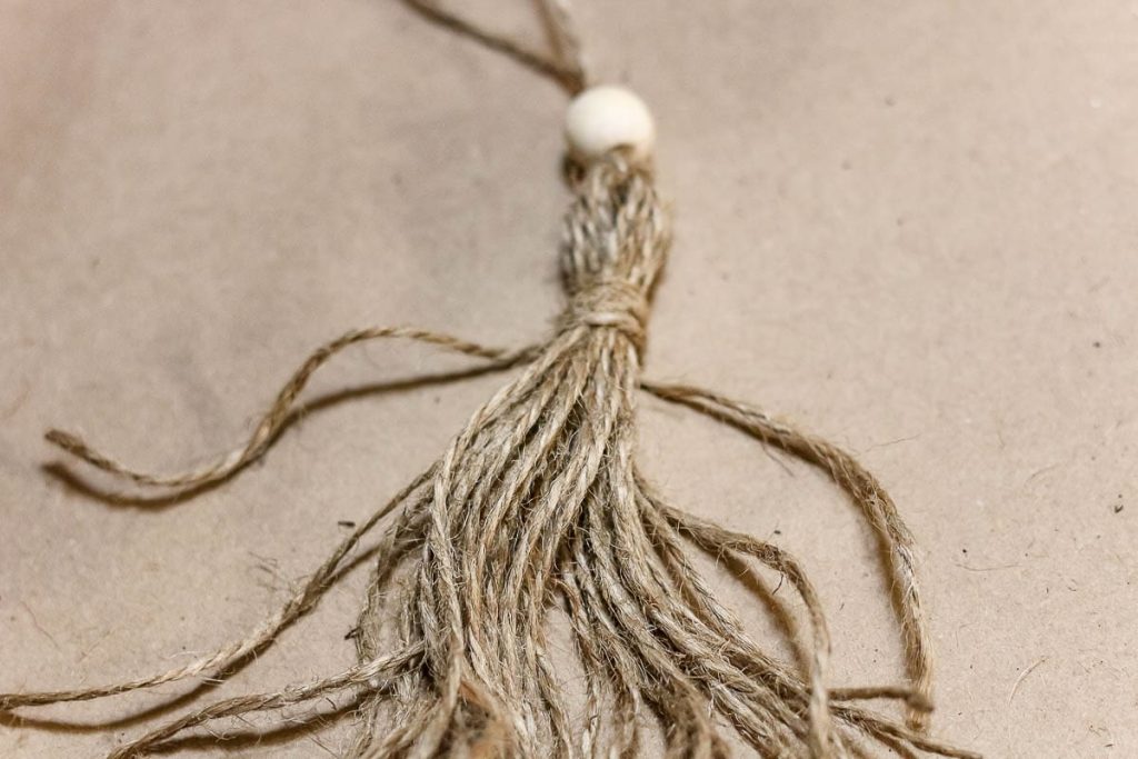 Another photo of a twine with a wooden bead attached