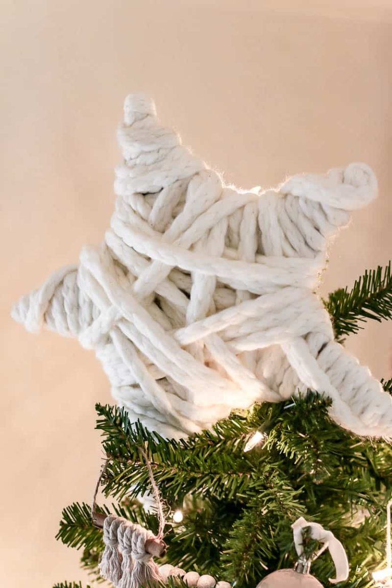 How To Make A Christmas Tree Star with Yarn and Cardboard