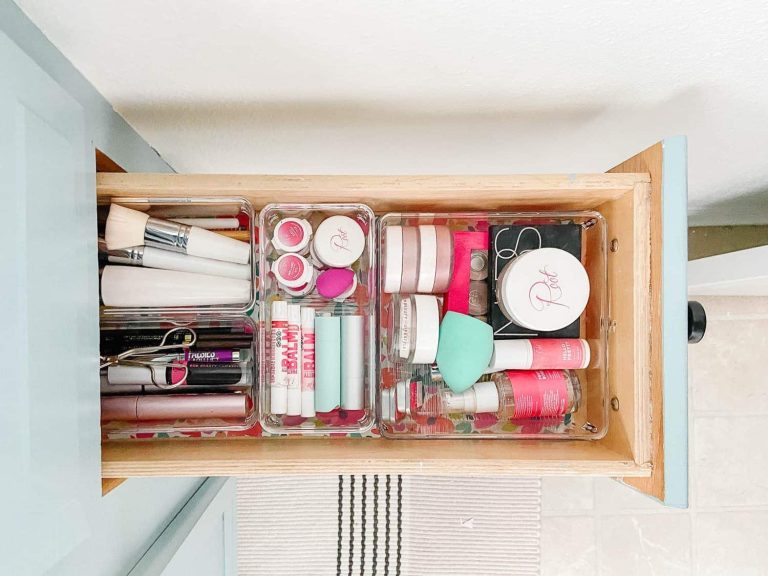 How to Organize Bathroom Drawers