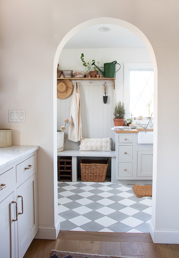 A laundry room / mud room with a gray and white checkered tile floors
