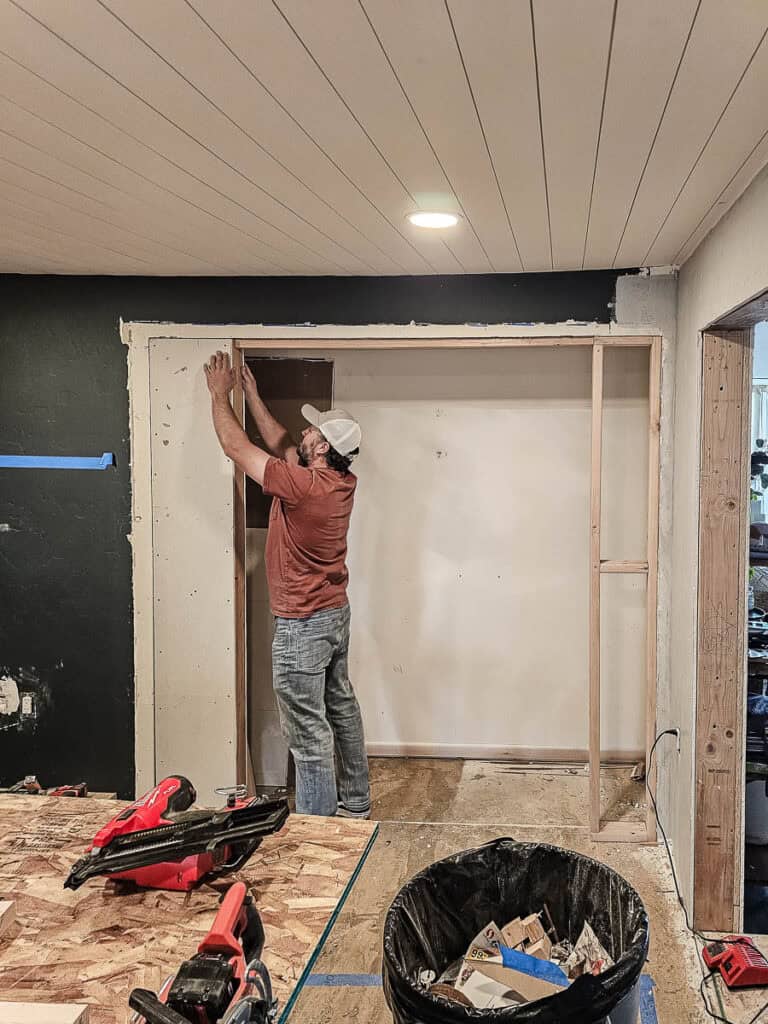 How to frame around reading nook with arch opening