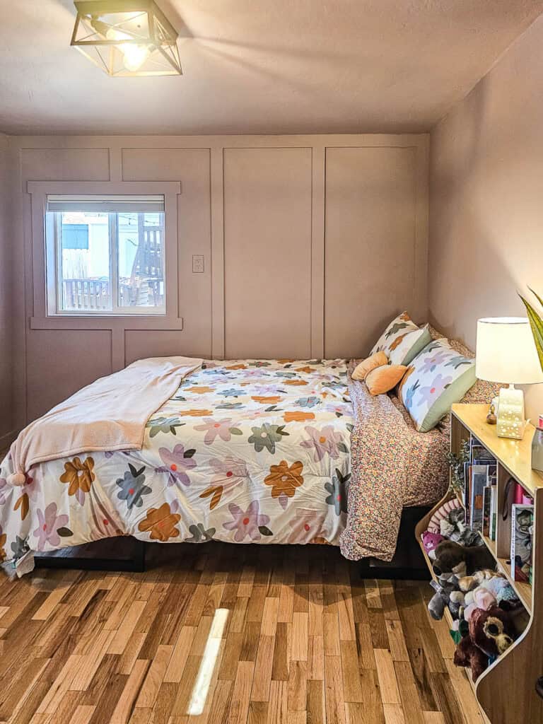 Final look of the bedroom with freshly painted pink walls.